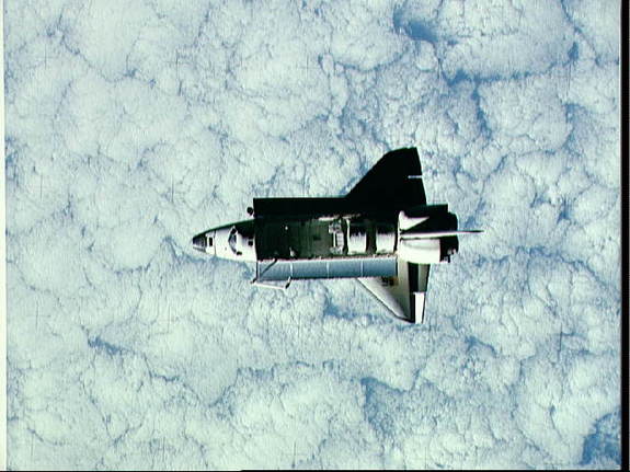 Photo depusi un satellite de la navette Challenger en orbite en juin 1983, mission STS-7 (source NASA)