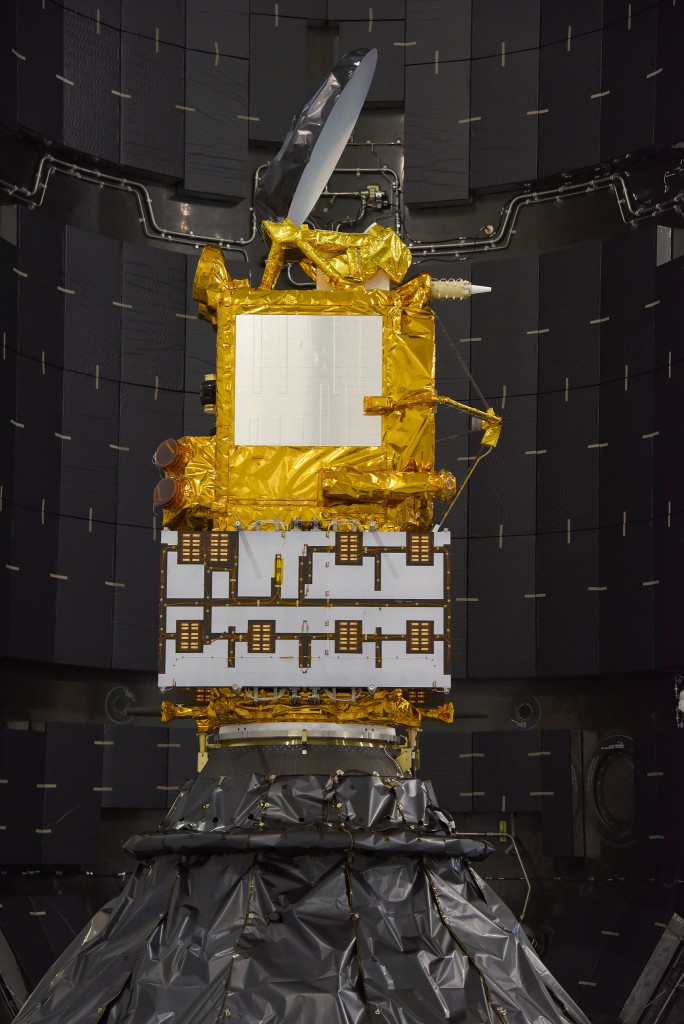 Jason 3 lors de la mise sous coiffe du lanceur Falcon 9 (Crédit photo: NASA)