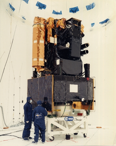 Le satellite SOHO avant son lancement en 1995 à cap Canaveral (credit ESA / NASA)