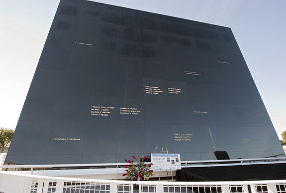 Le "Space Mirror Memorial" au Kennedy Space Center Visitor Complex
