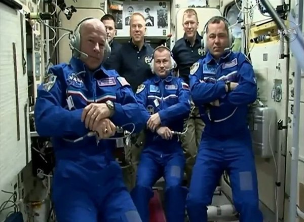 L'Expedition 47 au complet lors de la première communication avec la Terre après l'arrivée de Alexey Ovchinin, Jeff Williams et Oleg Skripochka le 19/03/2016 (credit NASA TV)