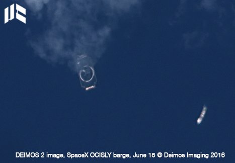 Le satellite Deimos2 a capturé cette image du bateau drone de SpaceX 40 minutes après l'atterrissage RUD du premier étage de la Falcon 9 (credit Deimos)