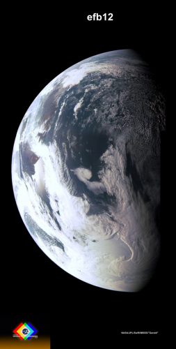 Photo traitée en couleurs du earth Fly By (survol de la Terre) de la sonde Juno le 9/10/2013 (credit NASA / JPL / MSSS / Gerald Eichstädt)
