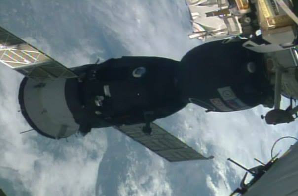 Amarrage réussi du Soyouz MS-01 à l'ISS (credit NASA TV)