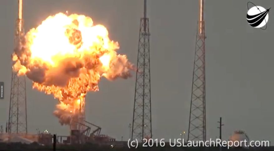 Un fusée Falcon 9 explose le 1er septembre 2016 lors du test statique avant lancement (Crédit: USLaunchReport.com)